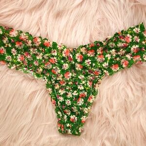 Brand New Victoria's Secret Lace Thong-XS
